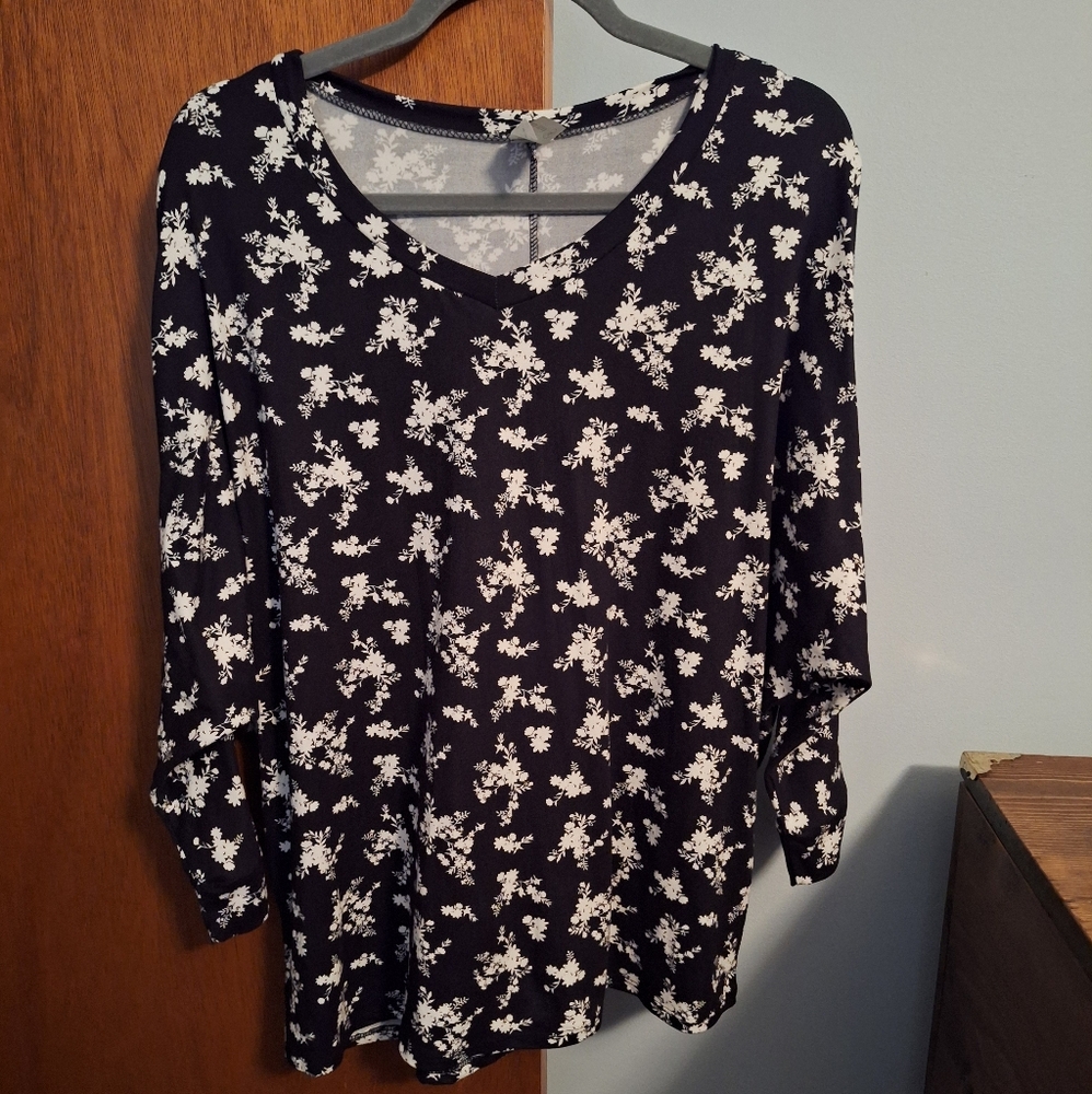 Final Price*Honeyme Curvy Floral Black White Women's Top Size 3/4 Sleeve Size XL